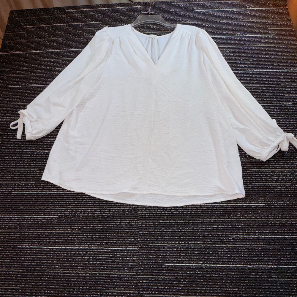 Olivia Grey Blouse Women 1X White V-Neck Tie Cuff 3/4 Sleeve Boho